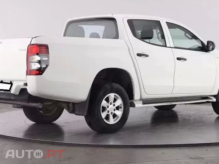 Mitsubishi L200 2.3 DI-D Strakar Space Cab Intense 4WD