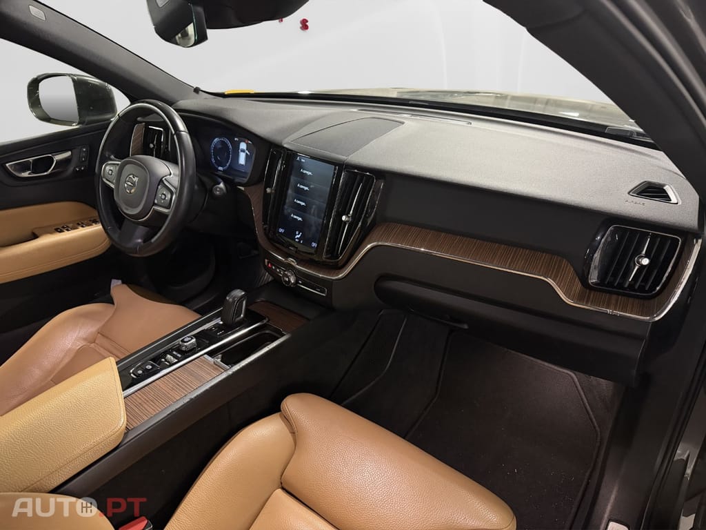 Volvo XC60 2.0 T8 PHEV Momentum AWD