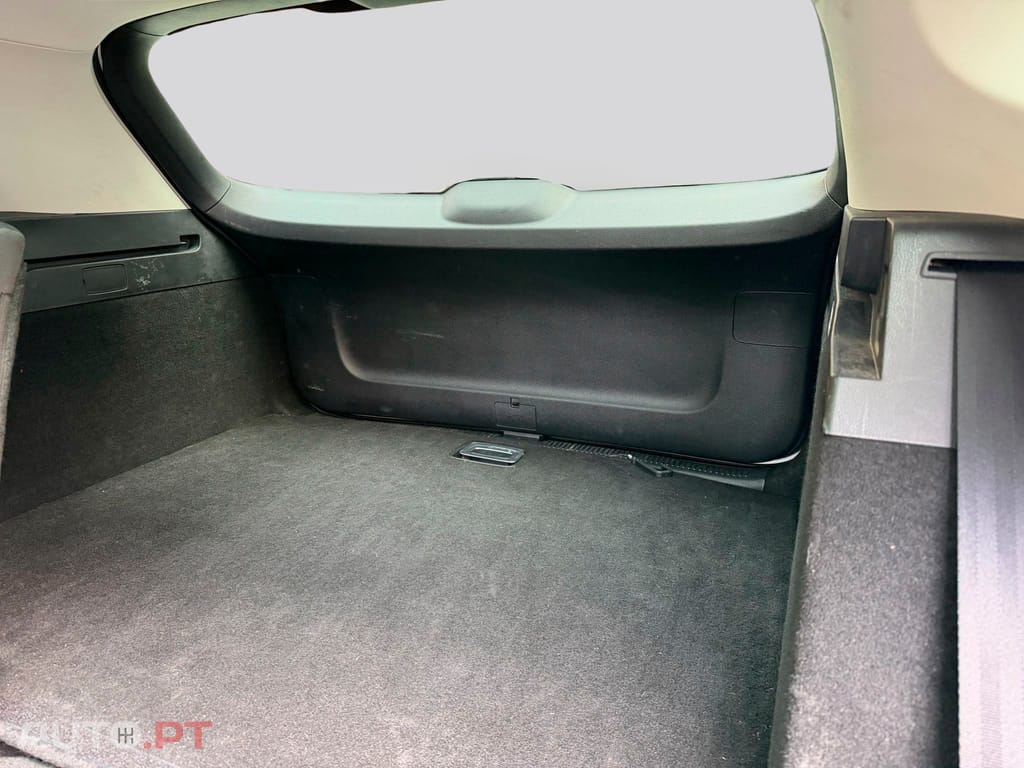 MG EHS PHEV Hybrid Luxury