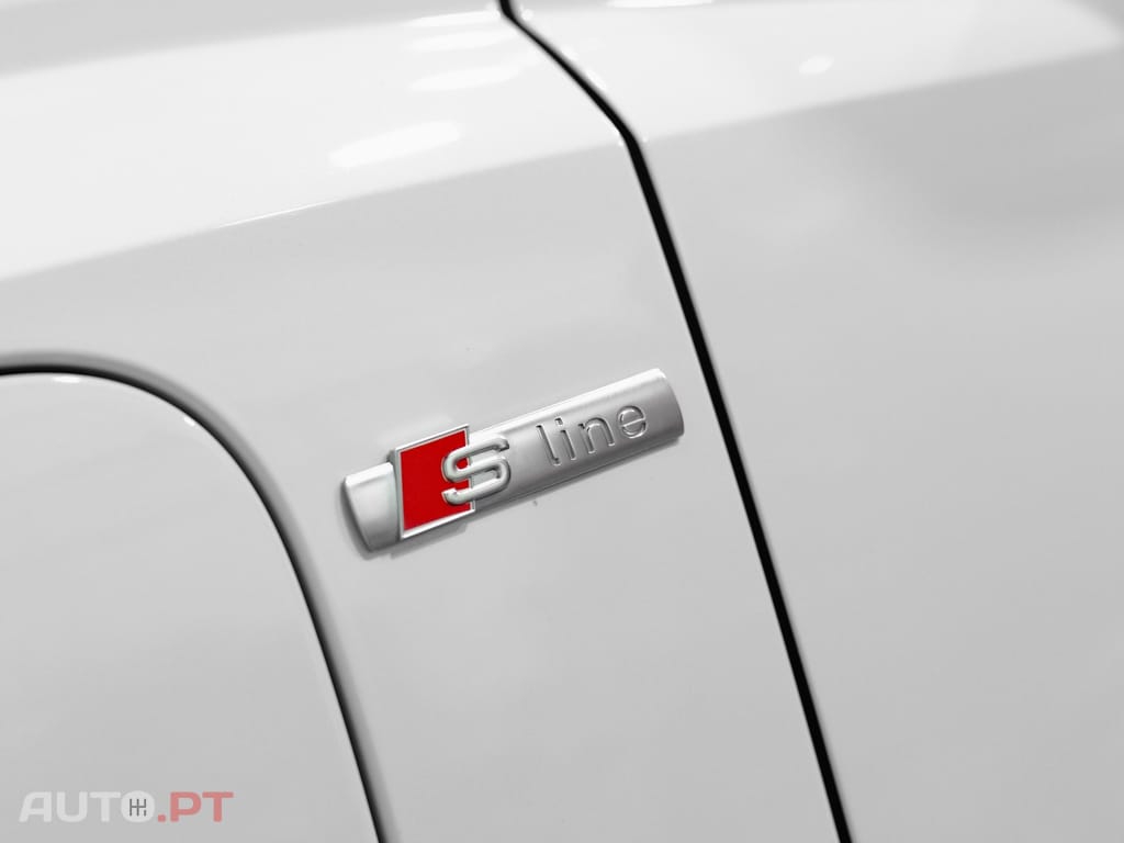 Audi Q3 45 TFSIe S line S tronic