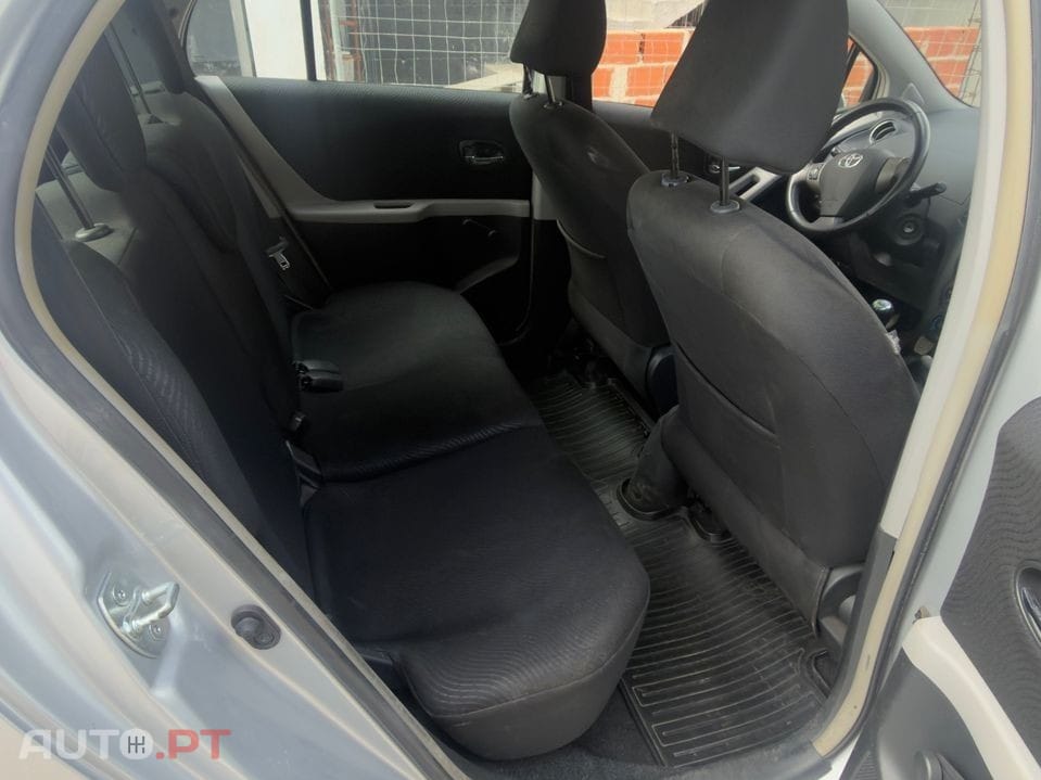 Toyota Yaris 1.4 D-4D Comfort+AC+VSC — fotografia 5