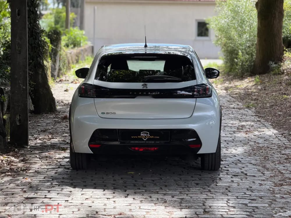 Peugeot E-208 50 kWh Allure Pack