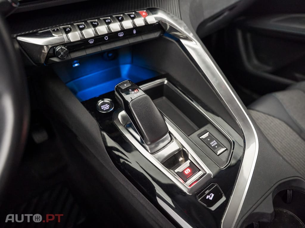 Peugeot 3008 1.6 Hybrid Allure e-EAT8