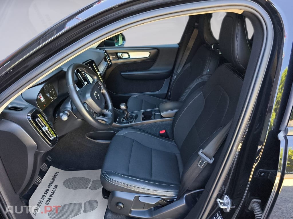 Volvo XC40 2.0 D3 Momentum Plus