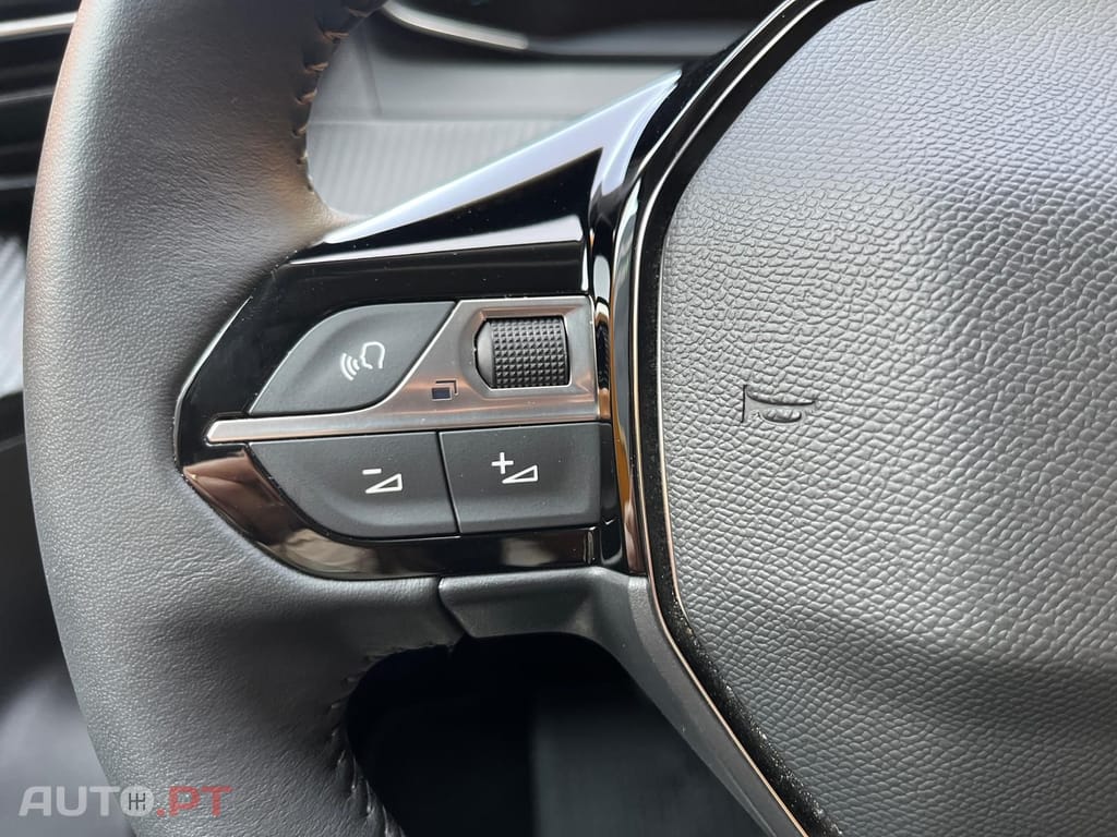 Peugeot E-2008 I.V.A DEDUTÍVEL Active