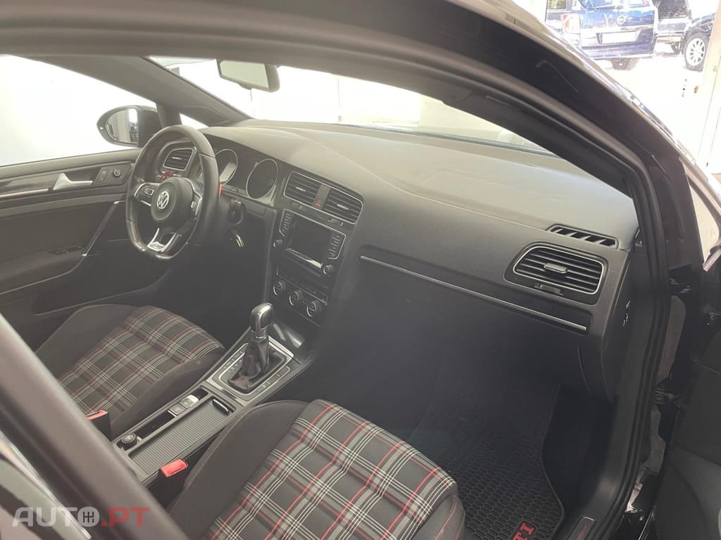 Volkswagen Golf 2.0 TSI GTI DSG