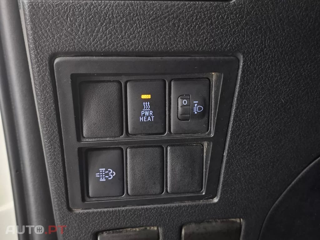 Toyota Hilux 2.4 D-4D 4WD CD CM