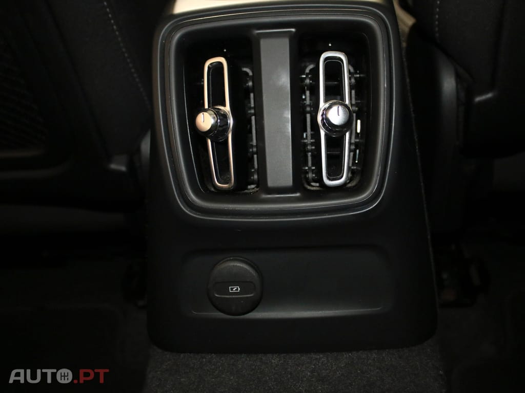 Volvo XC40 1.5 T4 PHEV Core