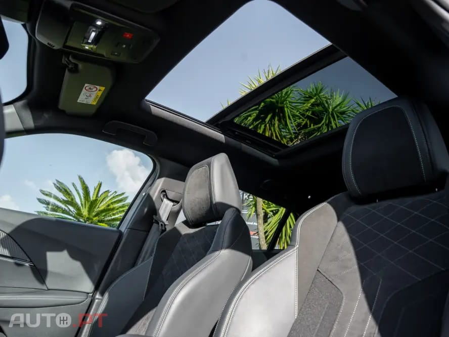 Peugeot E-2008 50 kWh GT