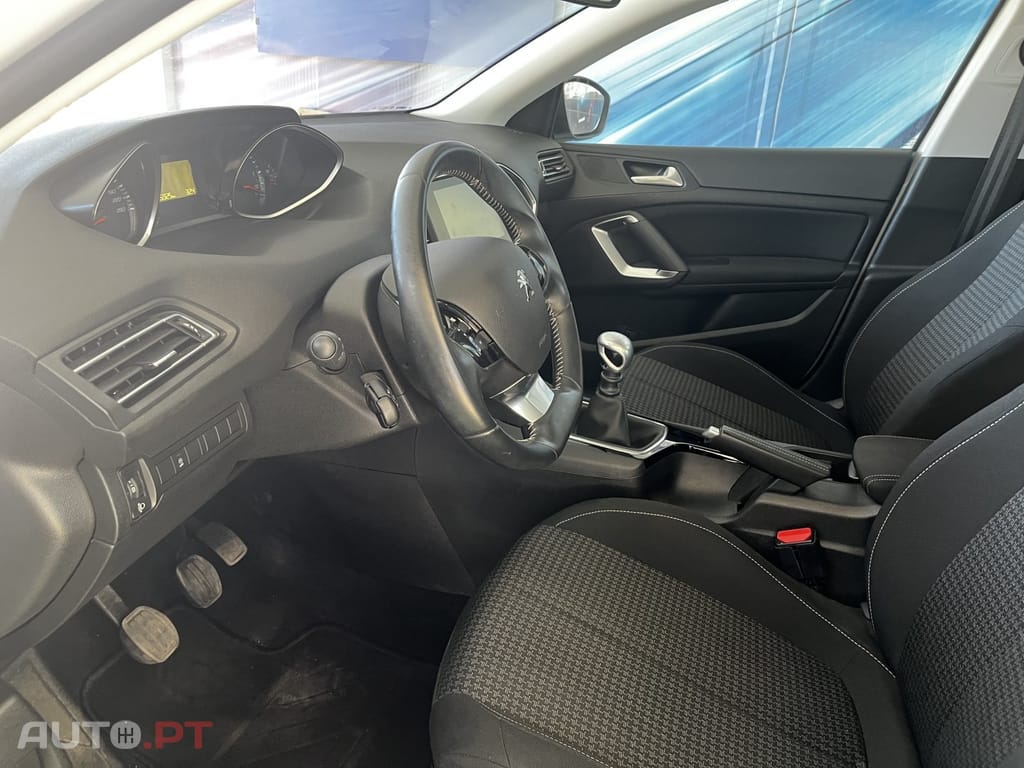 Peugeot 308 1.5 BlueHDi Business Line