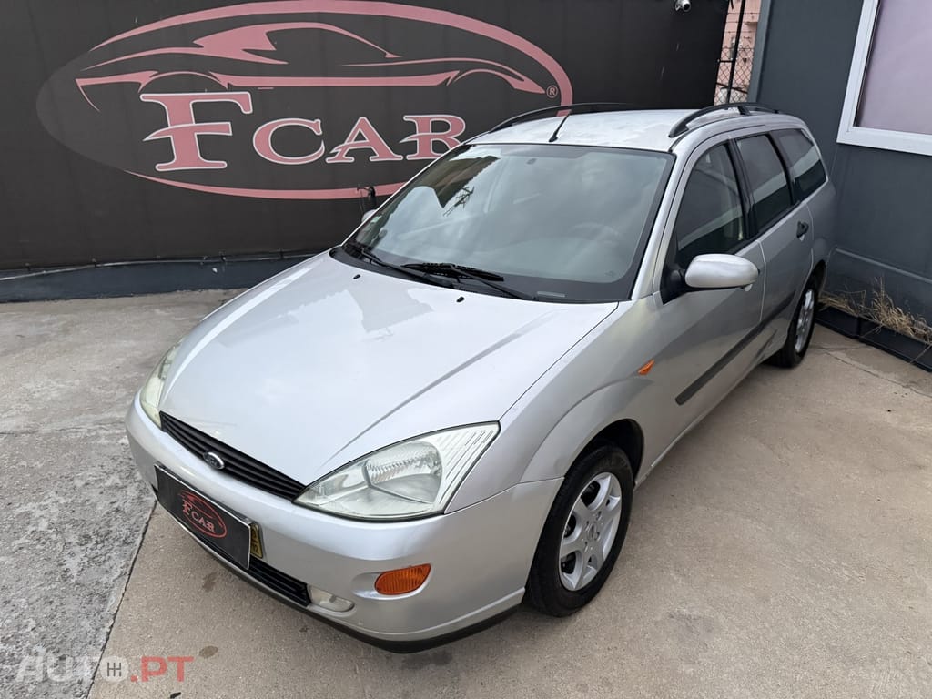 Ford Focus SW 1.4 Comfort — fotografia 17