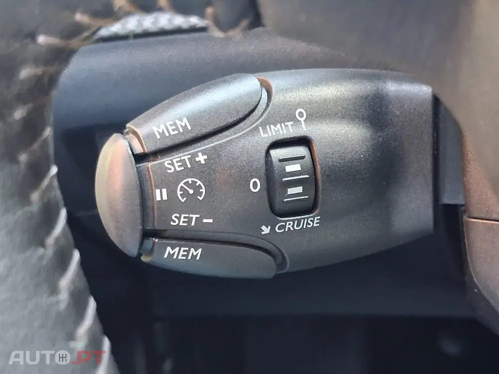 Peugeot 2008 1.2 PureTech Allure EAT8