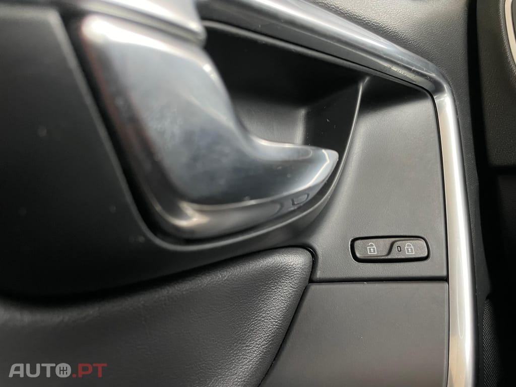 Volvo V60 2.4 D6 R-Design Momentum AWD Phev