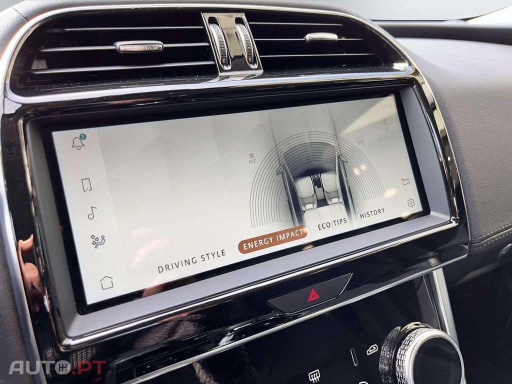 Jaguar XE 200d R Dynamic RED 