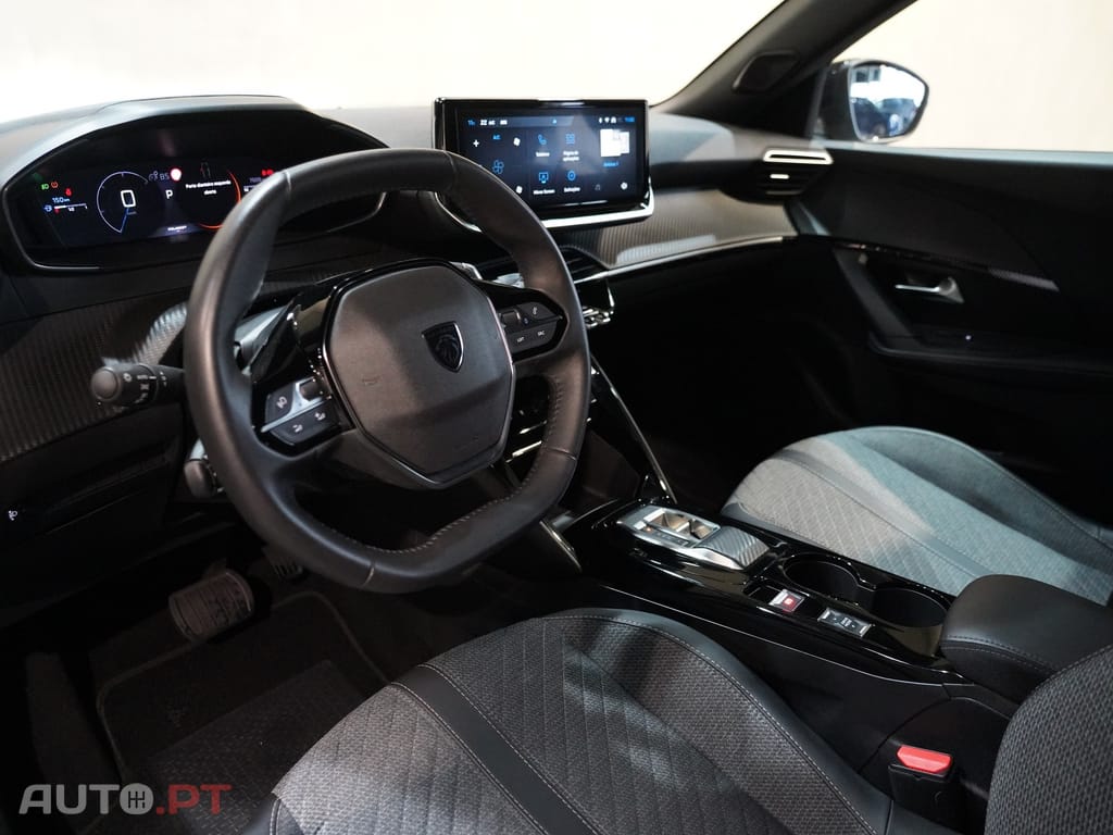 Peugeot 2008 1.2 Hybrid Allure e-DCS6