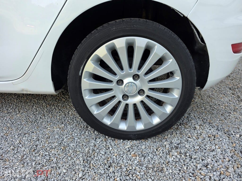 Ford Fiesta 1.4 TDCi Titanium — fotografia 6