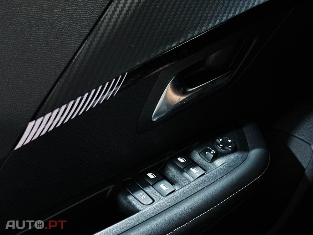 Peugeot 208 1.2 Hybrid Allure e-DCS6