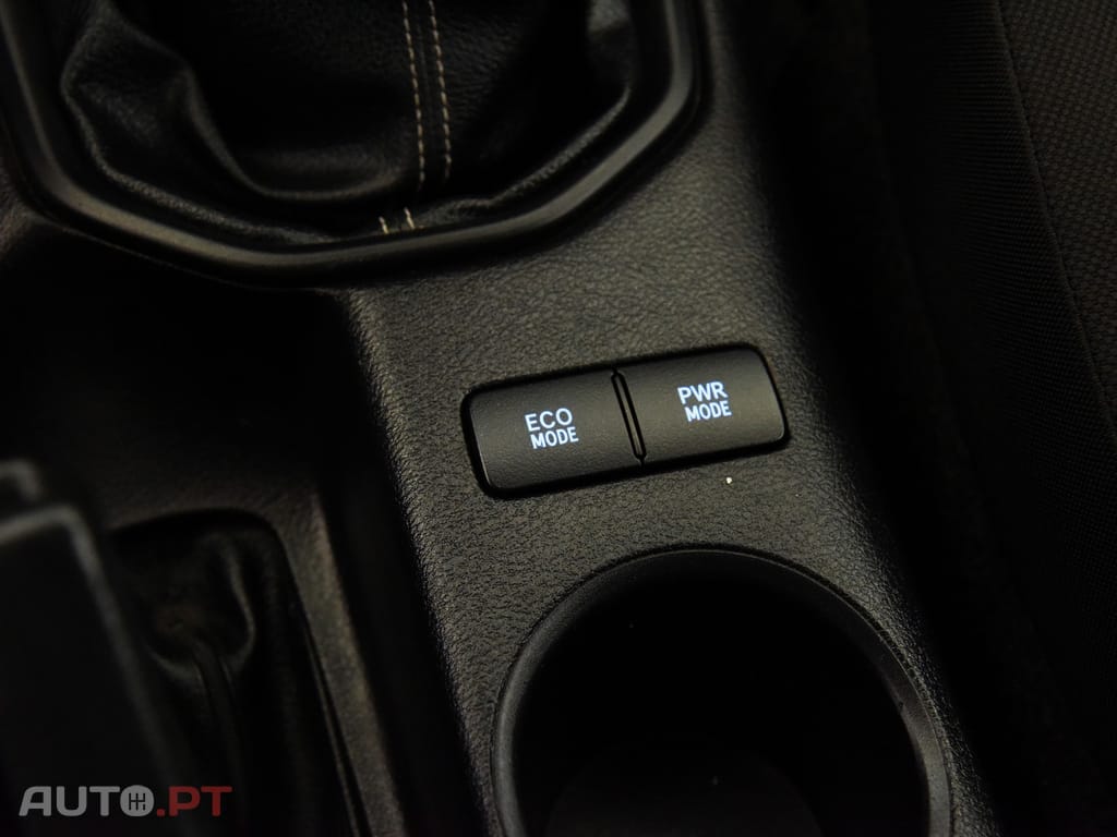 Toyota Hilux 2.4 D-4D 2WD CD CM