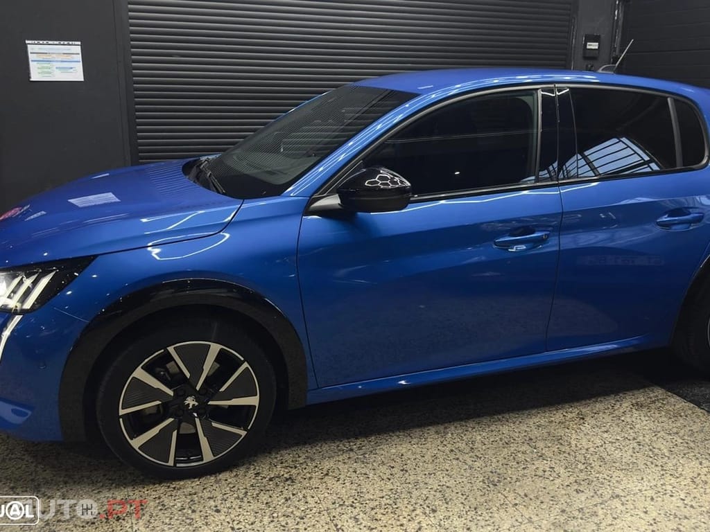 Peugeot E-208 50 kWh GT