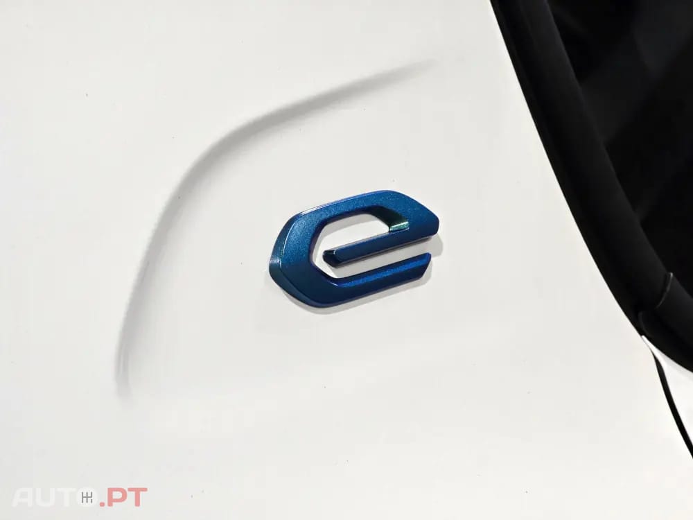 Peugeot E-208 50 kWh SE Style