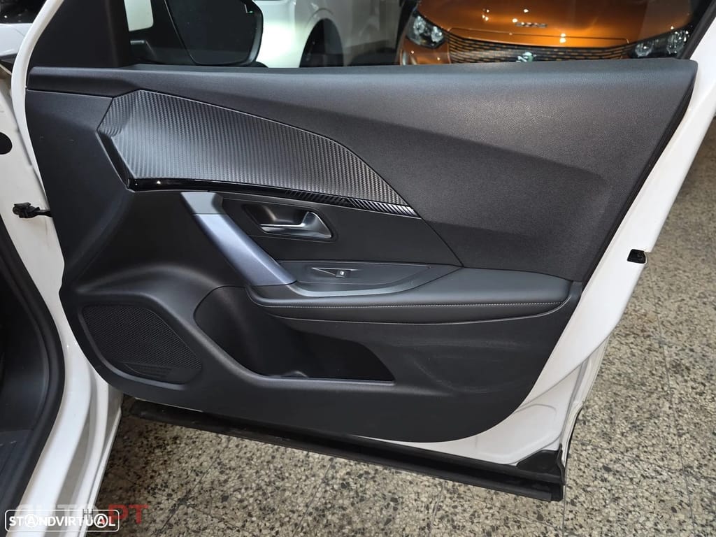 Peugeot E-2008 50 kWh Allure Pack