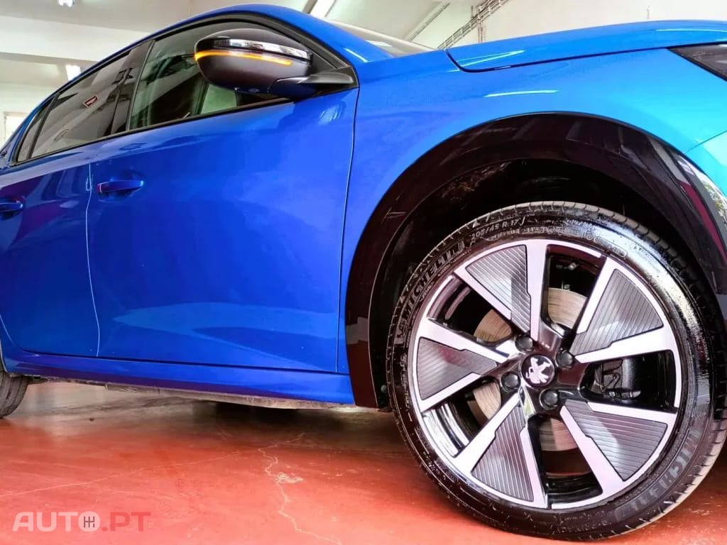 Peugeot E-208 GT