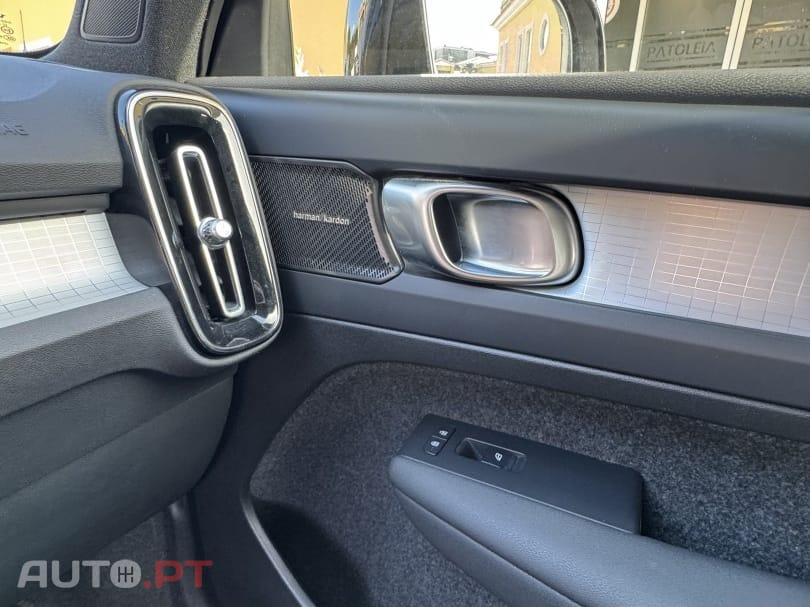 Volvo XC40 2.0 B3 Plus Dark