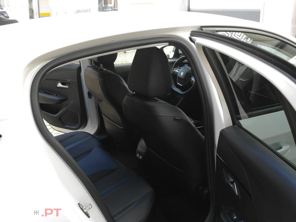 Peugeot E-208 50 kWh Active