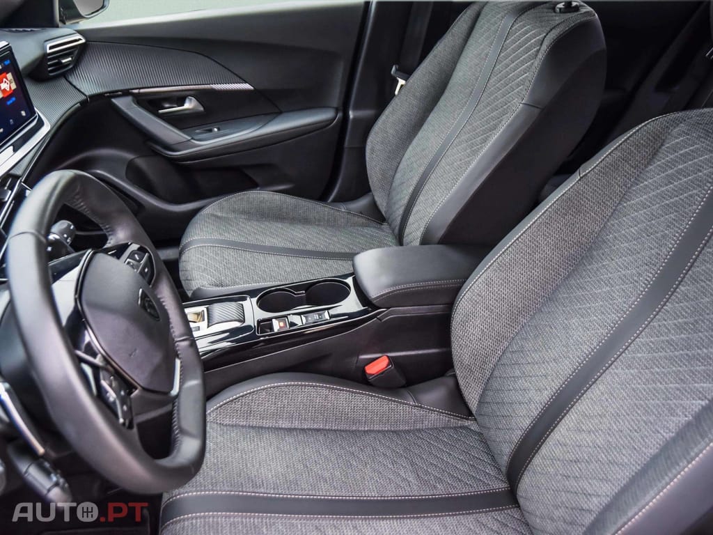 Peugeot 2008 1.2 Hybrid Allure e-DCS6