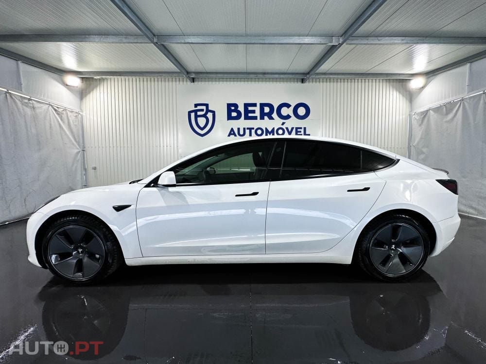 Tesla Model 3 Standard Range Plus RWD — fotografia 12