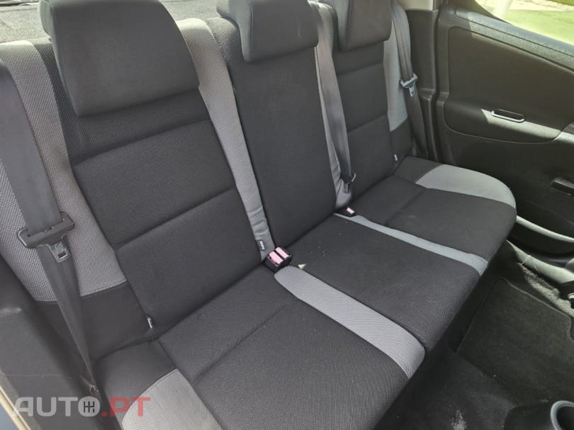 Peugeot 207 1.4 16V Trendy — fotografia 12