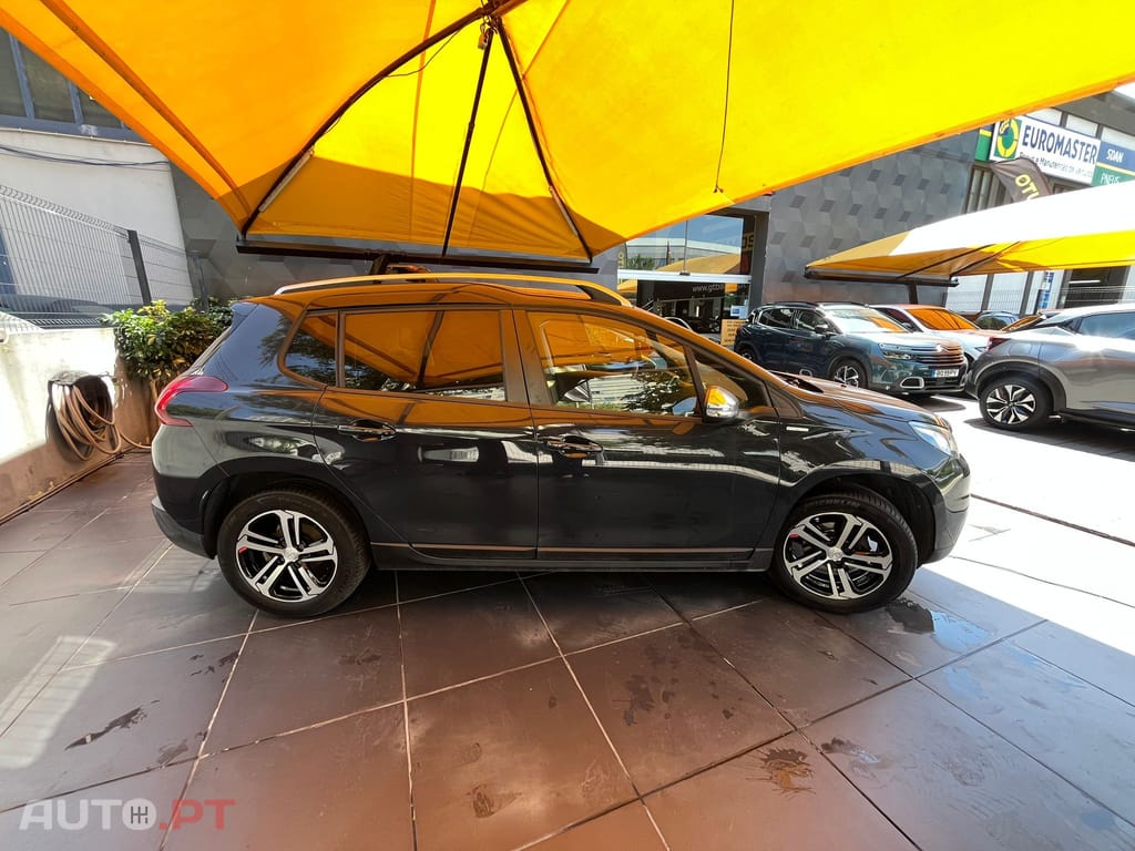 Peugeot 2008 1.2 e-VTi Style