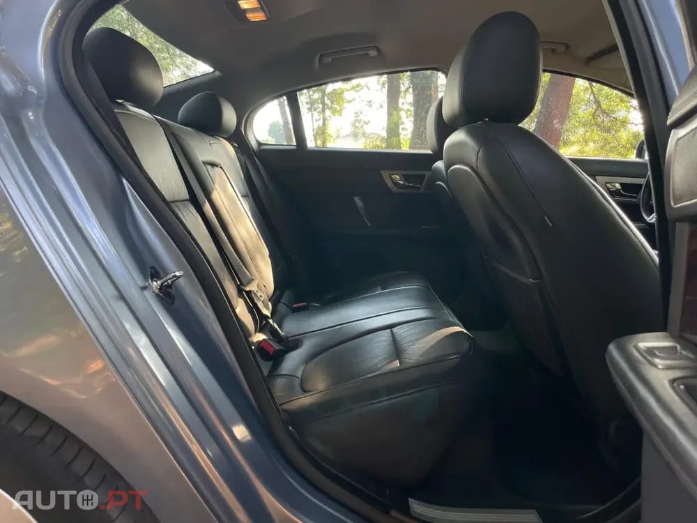 Jaguar XF 2.7 D V6 Premium Luxury