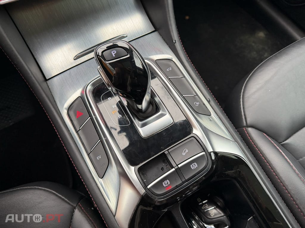 MG EHS PHEV Hybrid Luxury