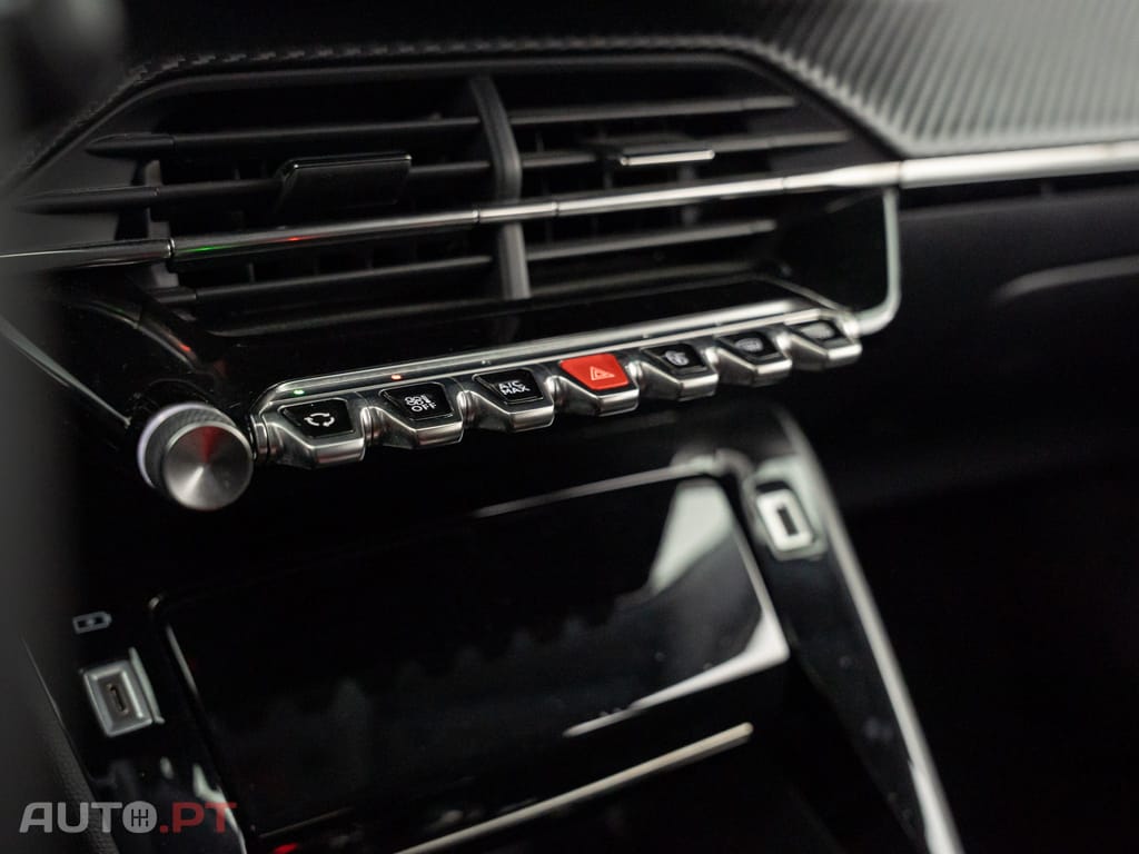 Peugeot E-2008 50 kWh Allure Pack