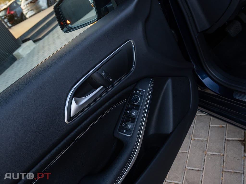 Mercedes-Benz CLA 200 d Shooting Brake Urban Aut. — fotografia 12