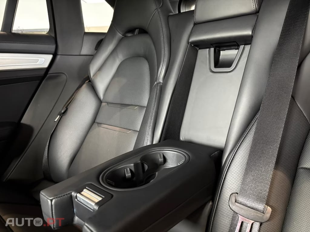 Porsche Panamera 4 E-Hybrid