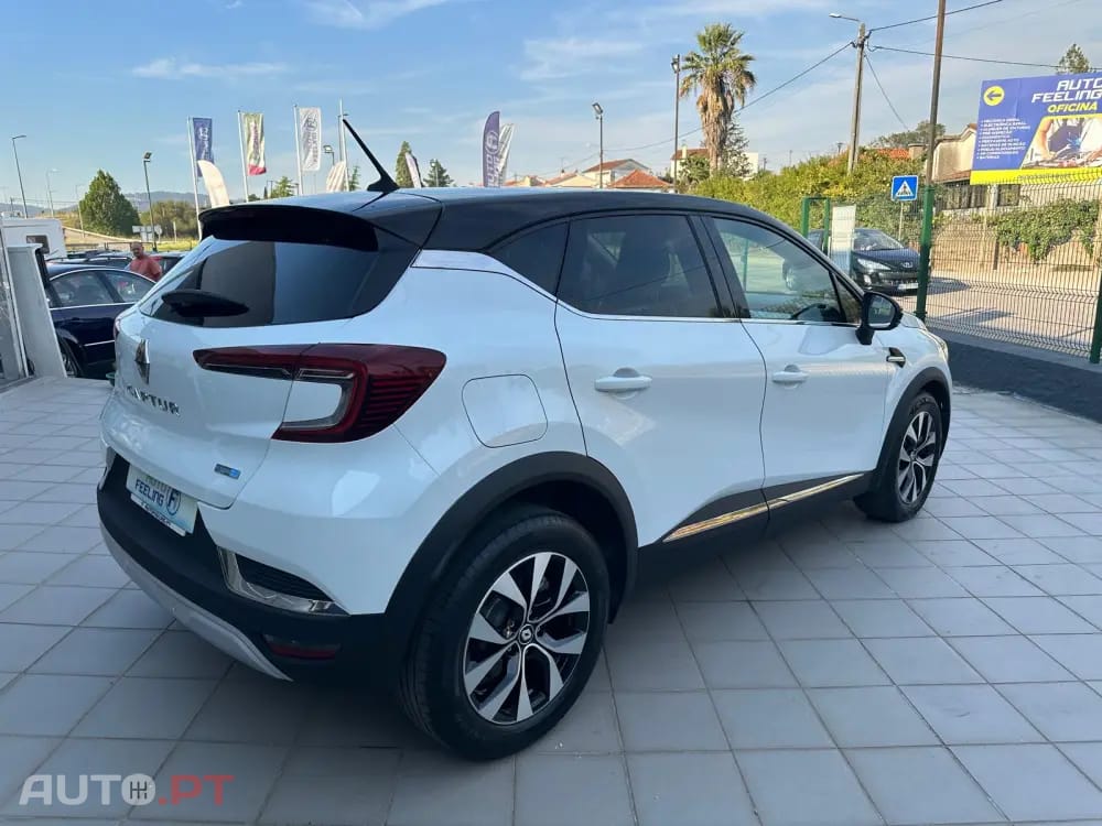 Renault Captur 1.6 E-Tech Intens