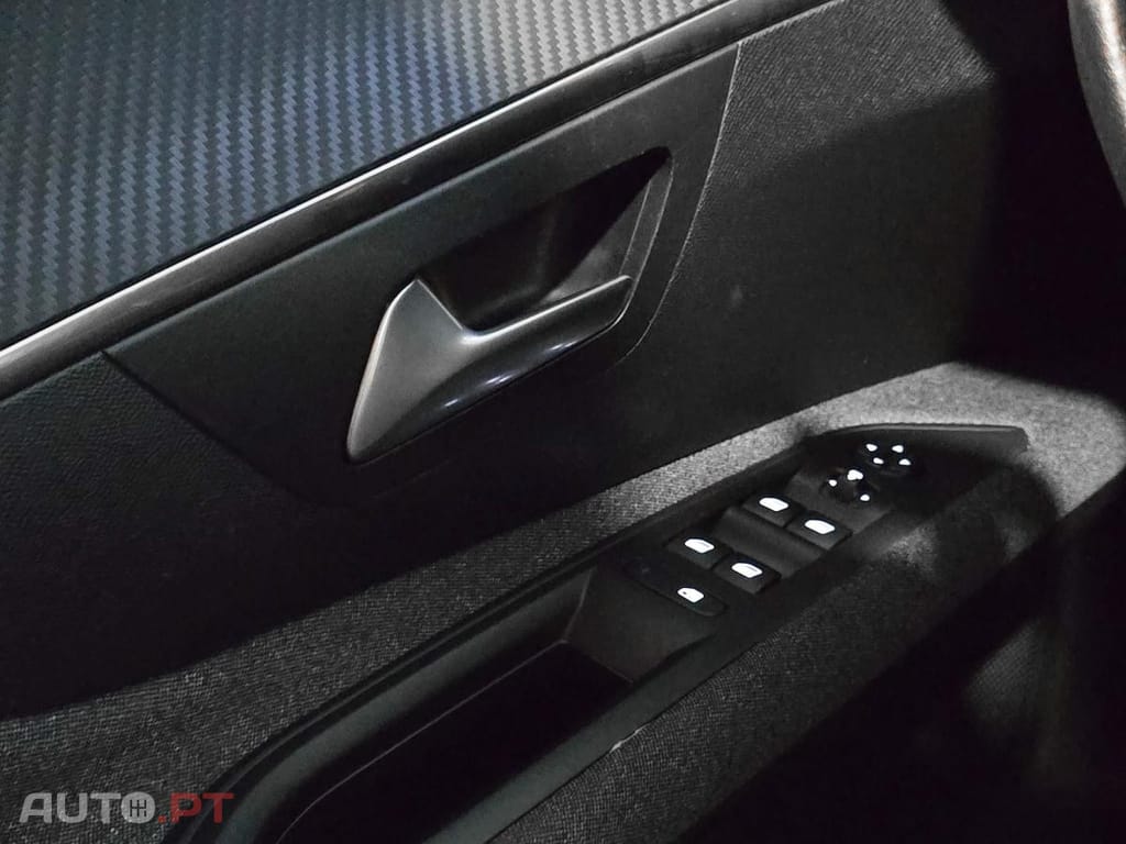 Peugeot 3008 1.5 BlueHDi Allure EAT8