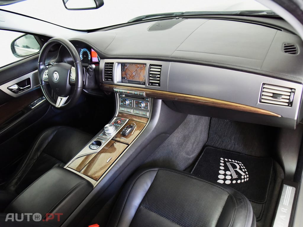Jaguar XF 2.7 D V6 Luxury