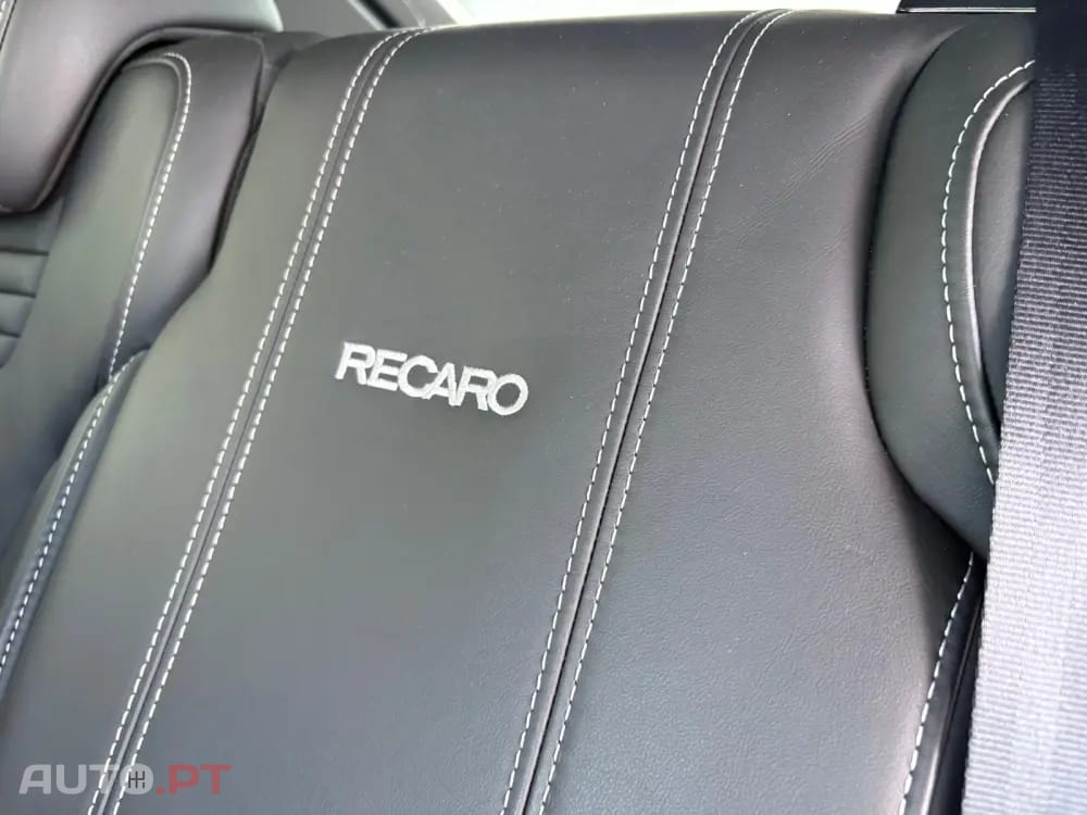Ford Focus 2.0 EcoBoost ST c/ Pack Pele Desportiva