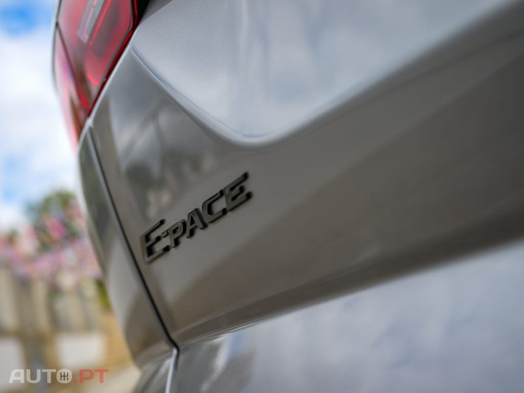 Jaguar E-Pace 1.5 P300e R-Dynamic SE AWD Aut.