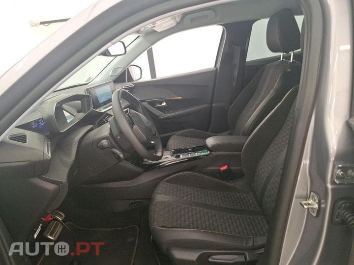 Peugeot E-2008 50 kWh Active