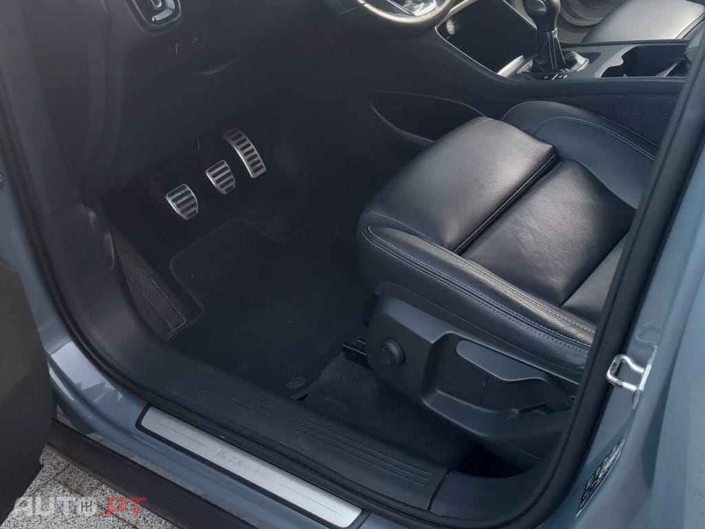 Volvo XC40 R-design