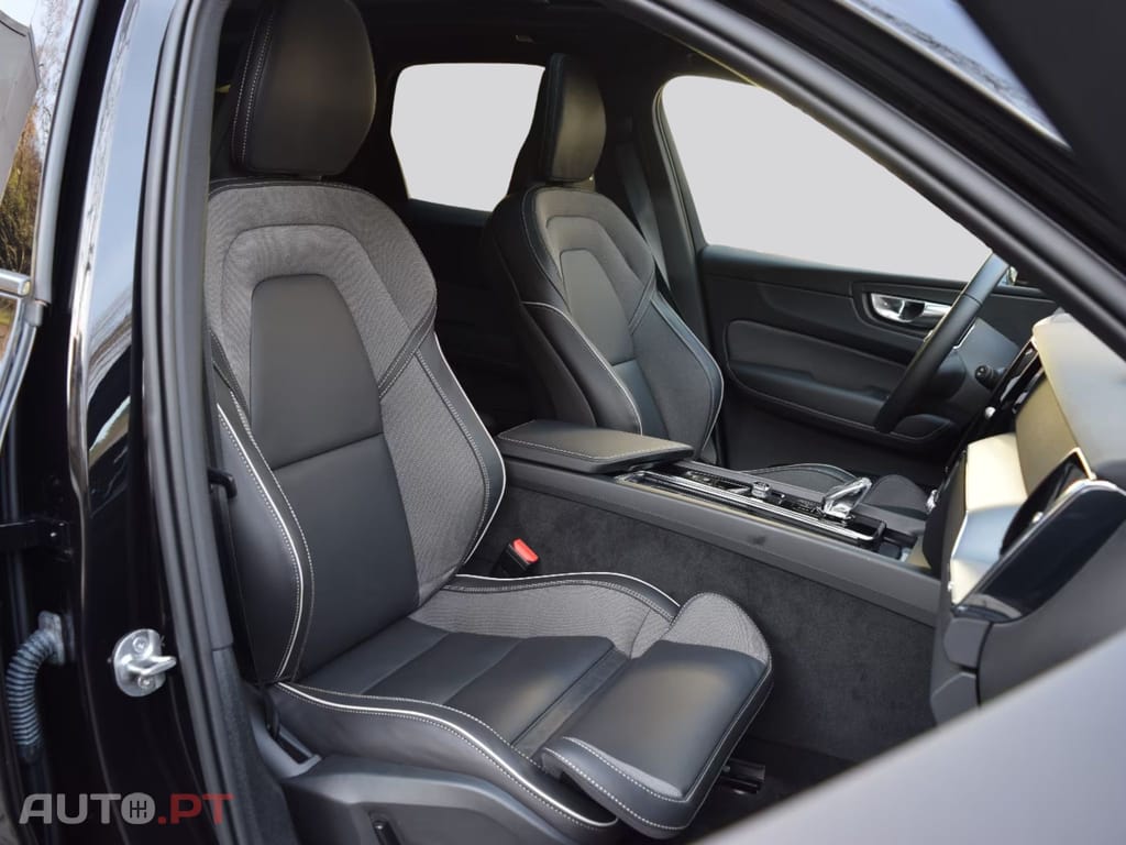 Volvo XC60 I.V.A DEDUTIVEL T8Plus Black Edition