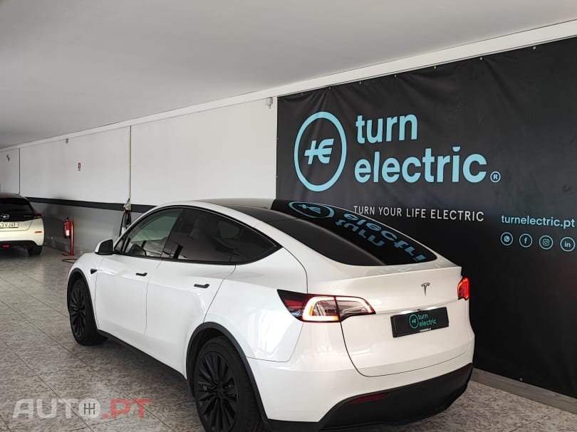 Tesla Model Y Long Range RWD — fotografia 4