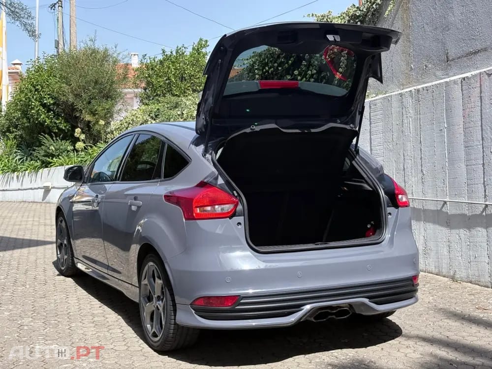 Ford Focus 2.0 EcoBoost ST c/ Pack Pele Desportiva