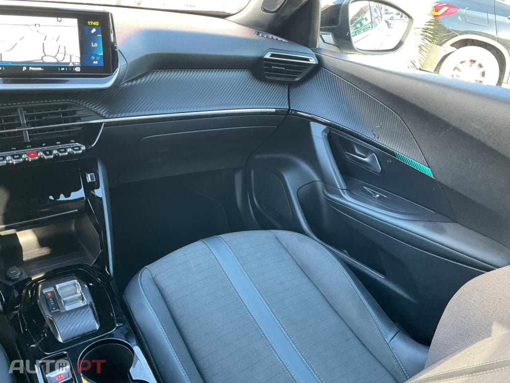 Peugeot E-2008 50 kWh Allure Pack