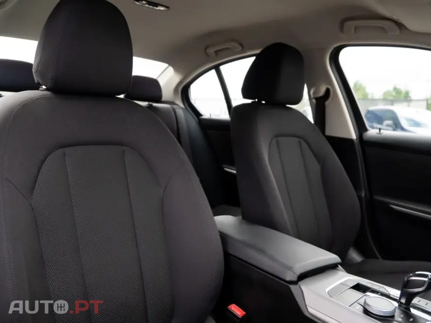 BMW 330 e Corporate Edition Auto — fotografia 22