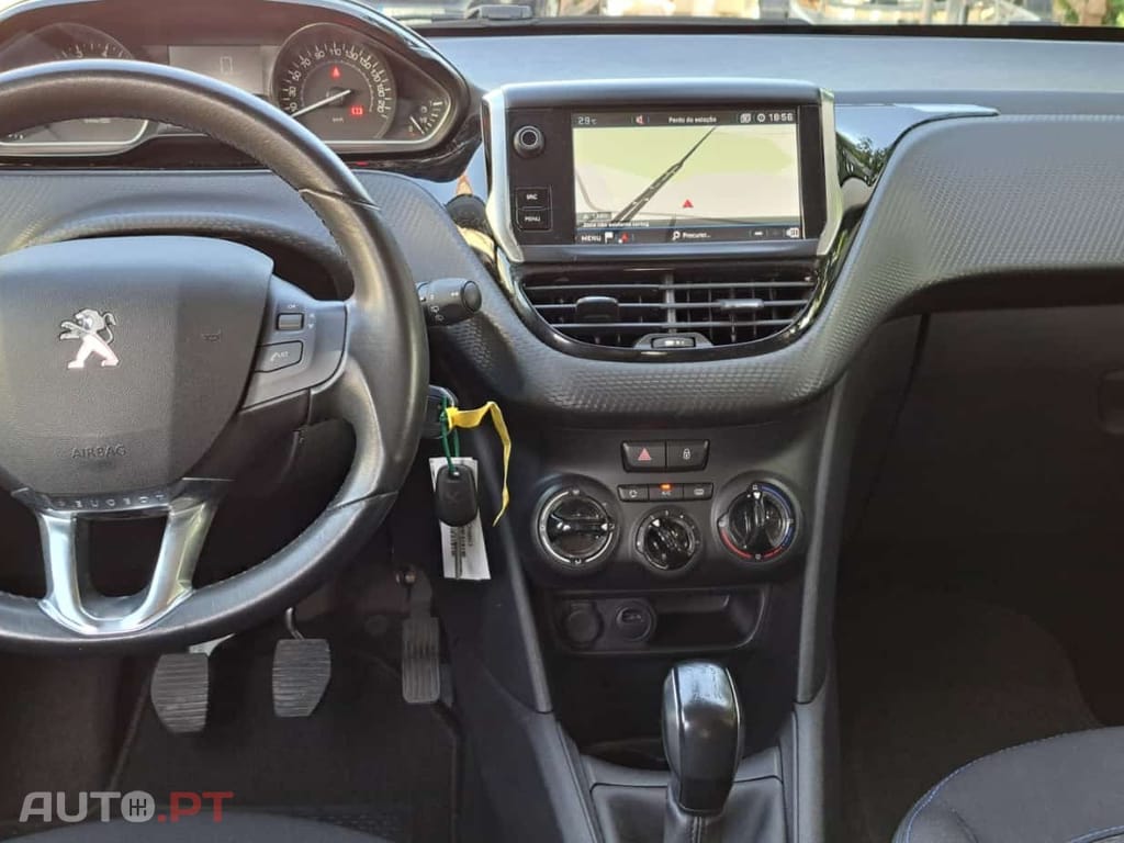 Peugeot 208 1.2 PureTech Signature